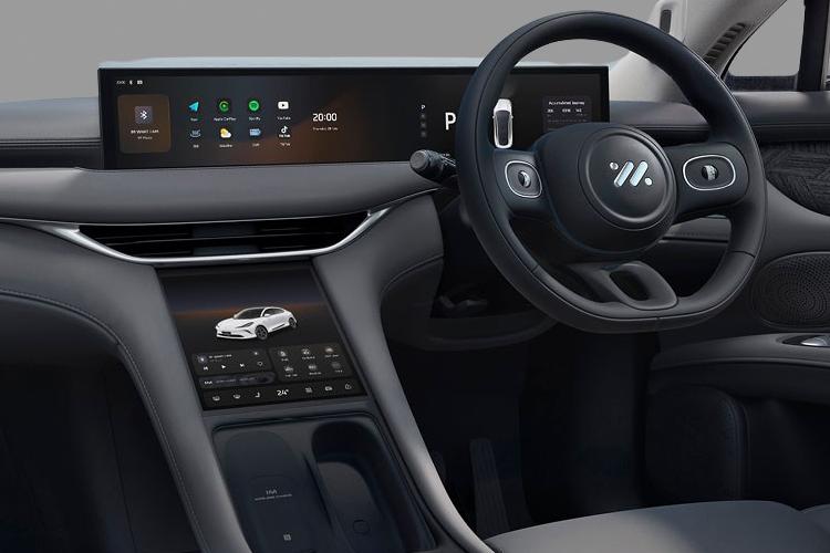 MG MOTOR UK IM6 — inside