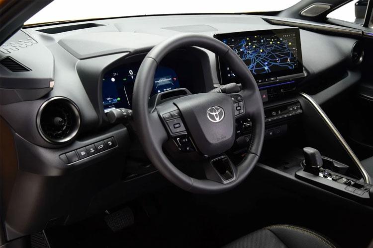 TOYOTA C-HR — inside