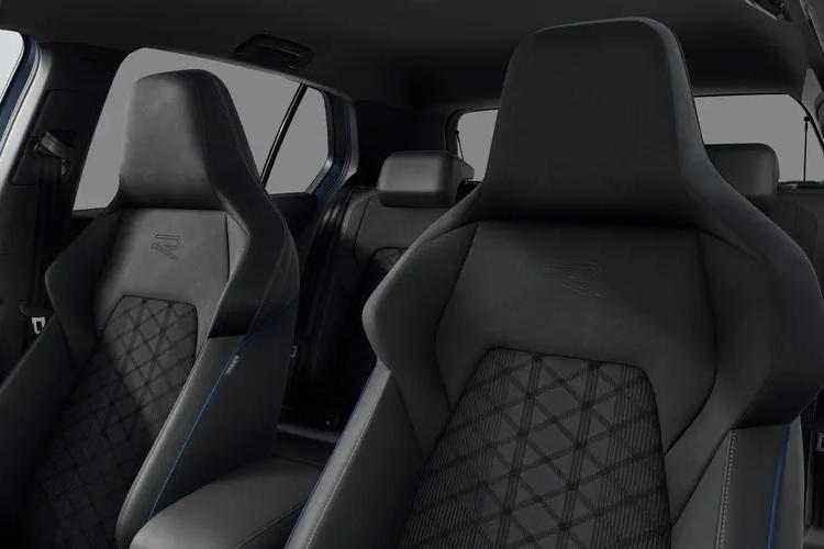 VOLKSWAGEN GOLF — detail
